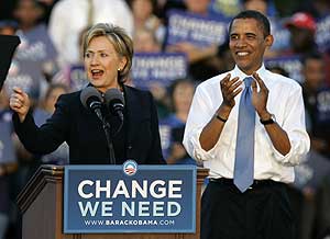Hillary Clinton apoyando a Obama en un mitin en Orlando. (Foto: AP)