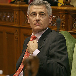 Bartomeu Vicens en su escao del Parlament (Foto: Pep Vicens).