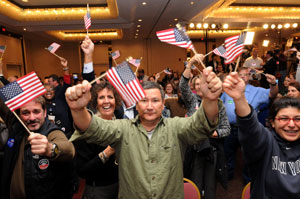 Seguidores de la candidata demcrata al Senado por New Hampshire Jeanne Shaheen celebran su victoria en los comicios. (Foto: AFP)