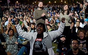 Seguidores de Obama celebran en el Parque Grant de Chicago la victoria de Obama en Ohio. (Foto: AFP)