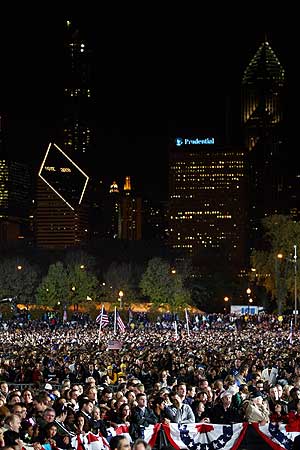 Vista de Grant Park con la multitud congregada a favor de Obama. (Foto: AFP)