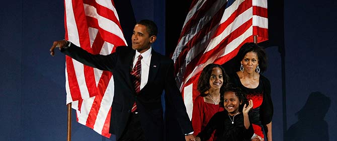 Obama junto a su familia tras conocer su triunfo en las elecciones de EEUU. (Foto: AFP)