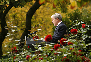 Bush, en su breve discurso en La Rosaleda de la Casa Blanca. (Foto: REUTERS)