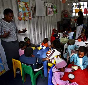 Una escuela infantil instalada en un contenedor en Ciudad del Cabo, Sudfrica. (Foto: Nic Bothma)