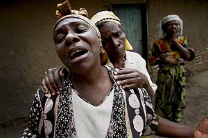 Una mujer llora la muerte de su hijo en Kiwanja (Foto: Reuters)