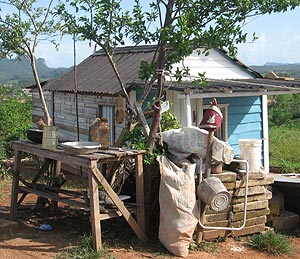 La casa que las brigadas de reconstruccin han levantado para un familia afectada. (Foto: E. R.)