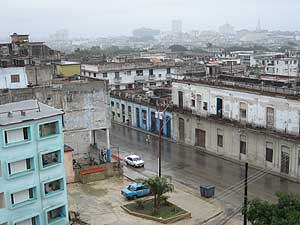 Las calles de La Habana estaban desiertas horas antes de que llegase el cicln. (Foto. E.R.)