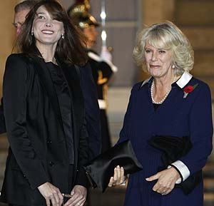 Carla Bruni y Camilla. (Foto: REUTERS)