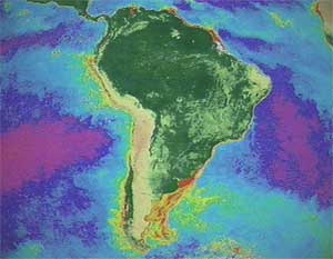 Imagen tomada por la NASA de sudamerica en la que se observa la biosfera global, la vegetacion y los lagos. (Foto: AP)