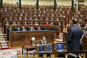 Rajoy se dirige a los diputados durante la sesin de control al Gobierno. (Foto: EFE)