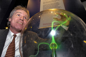 Horsts Strmer, premio Nobel de Fsica, en el Museo Cosmocaixa de Alcobendas en 2005. (Foto: JOS AYMA)