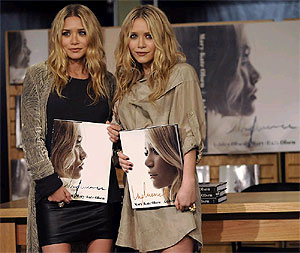 Las gemelas Ashley y Mary Kate en la presentacin de su libro 'Influence'. (Foto: AP)