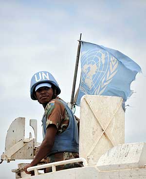 Un militar de la Misin de las Naciones Unidas en la Repblica Democrtica del Congo (MONUC). (Foto: Robert Schmidt)