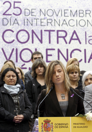 La ministra Ado en un acto celebrado en el Instituto de la Mujer. (Foto: EFE)