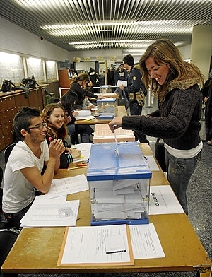 Elecciones al Claustro de la Universitat de Valncia, este jueves en un clima de protestas estudiantiles (Foto: JOS CULLAR).