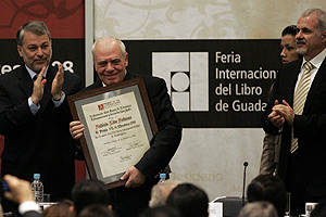 Antonio Lobo Antunes, premiado durante la Feria de Guadalajara. (Foto: AP)