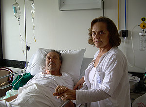 Rafael Beaus y su mujer, Mara Rosa, en el hospital en Bombay. (Foto: M..G.M.)