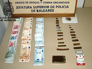 Imagen de la droga y el dinero incautados (Foto: Polica Nacional).