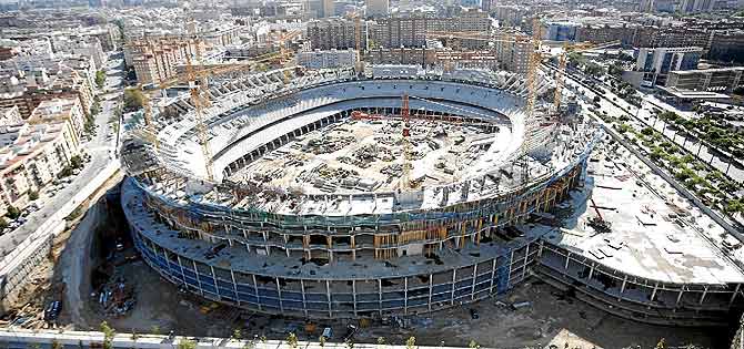 Estado de las obras del nuevo estadio del Valencia CF. (Foto: Jos Cullar)
