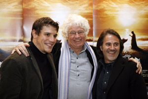Sergio Peris-Mencheta, Jean Jacques Annaud y Jose Garca. (Foto: Sergio Enrquez)