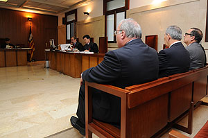 Lor coroneles Garca Pea y Cuadris y el constructor Jaume Ferragut en el banquillo de acusados. (Foto: Pep Vicens).