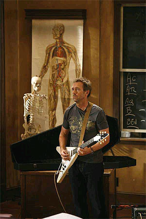 Hugh Laurie, en el papel de 'House' en un captulo de la serie. (Foto: Cuatro)