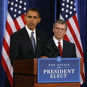 Obama y su futuro secretario de Sanidad, Tom Daschle, en Chicago. (Foto: REUTERS)