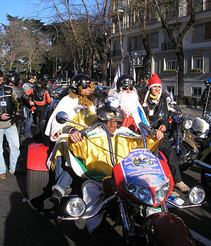Los 'Reyes Magos Moteros', durante la cabalgata del pasado ao. (Foto: Busf)