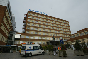 La entrada del hospital Sant Joan de Du, en Barcelona. (Foto: Domnec Umbert)