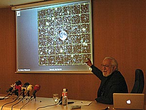 El investigador del CSIC Mariano Moles, al presentar el proyecto del observatorio astrofísico del Pico del Buitre, en Teruel. (Foto: Efe)