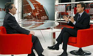 Zapatero y Gabilondo, durante la entrevista. (Foto: EFE)