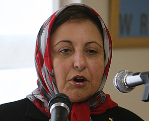 Shirin Ebadi durante una rueda de prensa en Tehern. (Foto: AFP)