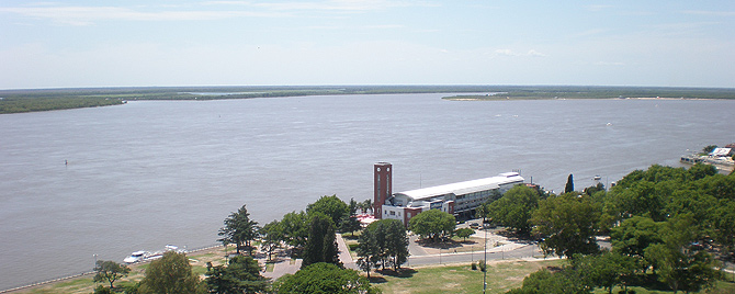 Vista del ro Paran desde el Monumeno a la Bandera de Rosario. (Foto: W. F.)