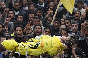 Una de las nias muertas en el bombardeo israel. (Foto: AFP)