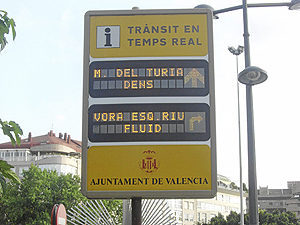 Sealizacin de trfico en Valencia escrita en valenciano.