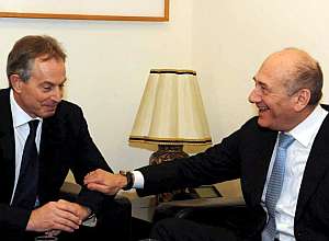 Ehud Olmert y el enviado especial del Cuarteto Diplomtico para la Paz en Oriente Prximo, Tony Blair, en Tel Aviv. (Foto: EFE)