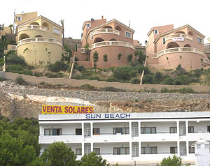 Solares y viviendas en venta (Foto: El Mundo).