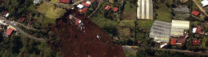 El terremoto provoc desprendimientos de tierras en Vera Blanca. (Foto: AP)