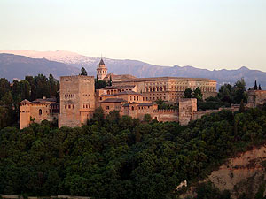 Vista de La Alhambra al atardecer.