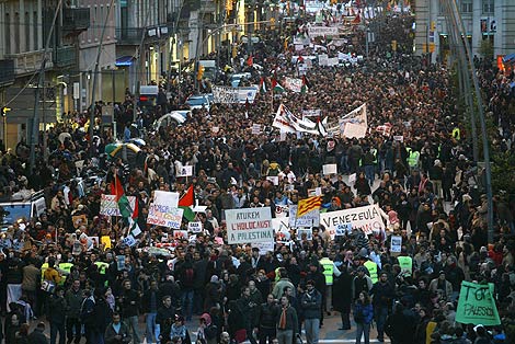 La manifestacin a su paso por Via Laietana. (Foto: Antonio Moreno)