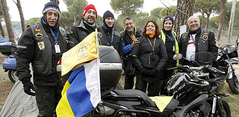 Miembros del club Los ngeles de Gran Canaria. (Foto: EFE)
