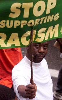 Manifestante contra el racismo en Durban. (Foto: AP)