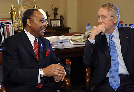 Burris, en una reunin con Reid en el Senado la semana pasada. (Foto: AP)