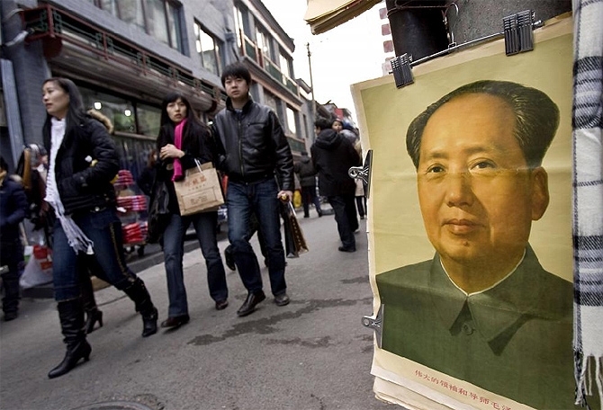 Cartel del lder comunista Mao Zedong en un mercado del distrito histrico Qianmen de Beijing. (Foto: G. Baker)