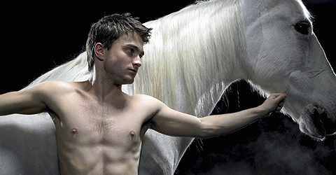 Daniel Radcliffe en la obra que protagoniza, 'Equus'. (Foto: Reuters)