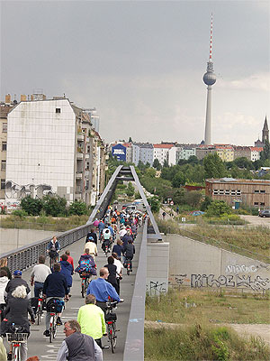 Gente en bicicleta en Berln. (Foto: Wolfgang Borrs)