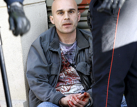 El agresor ha sido retenido por ciudadanos que han frustrado el asesinato. (Foto: Xavier Bertral | Efe)