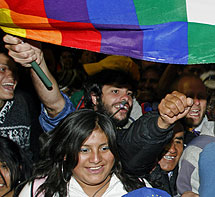Partidarios del 'Sí' festejan la victoria en La Paz. | EFE