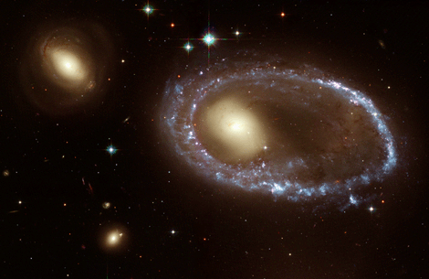 La galaxia AM 0644-741, una de las imágenes de la exposición inaugurada con motivo de la apertura del Año de la Astronomía en España. (Foto: NASA)