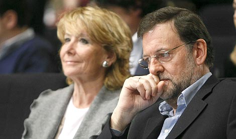 Esperanza Aguirre y Mariano Rajoy en el I Foro abierto con militantes del PP. | Efe